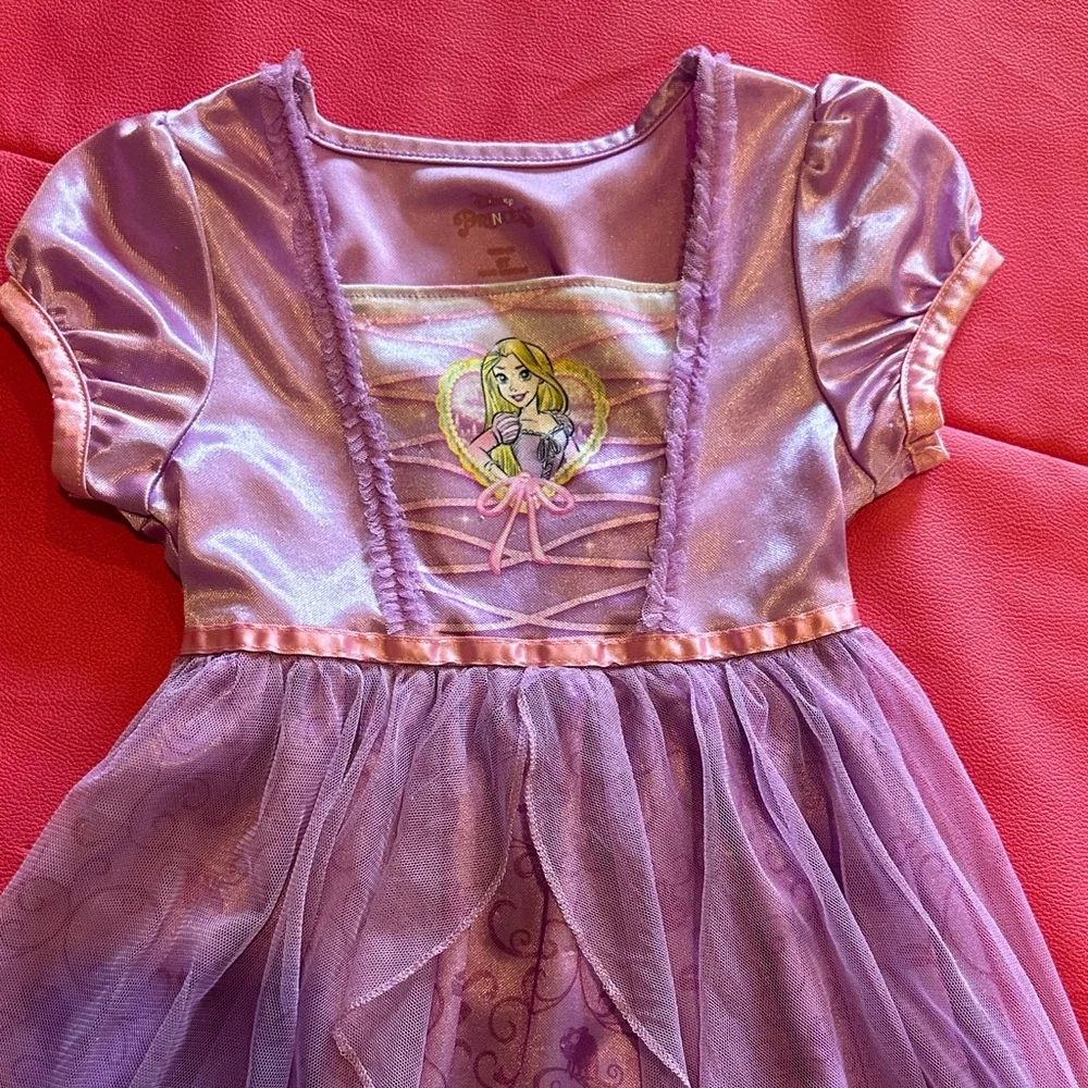 Disney Lavender Rapunzel Dress with Character Design.  Size 5T - Picture 2 of 4